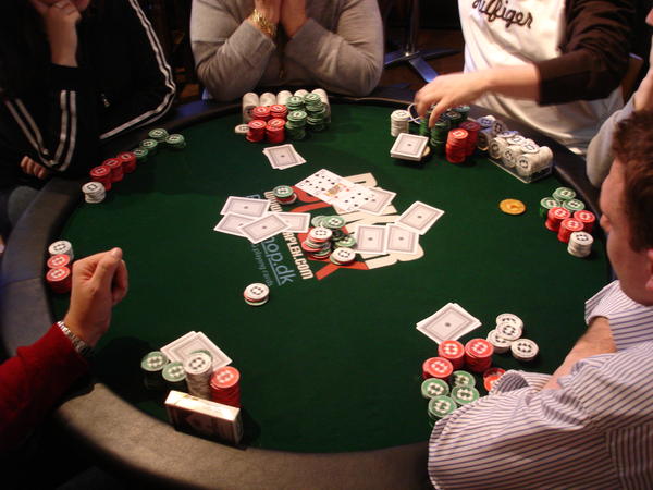 Poker là gì - Giới thiệu game đánh bài Poker | Diễn đàn Game VN
