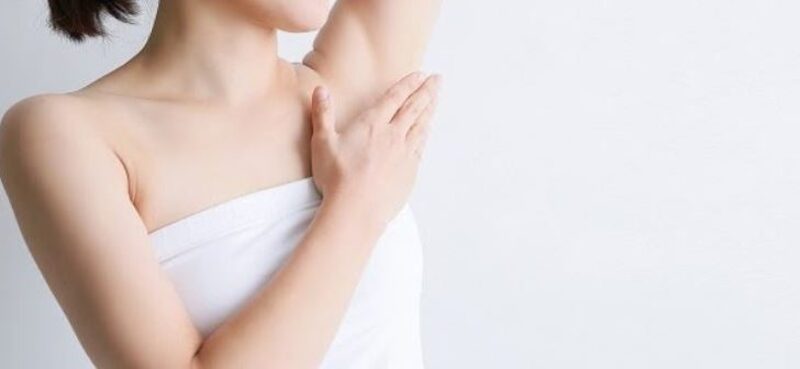 Waxing lông nách có bị thâm không? Cách tẩy lông không bị thâm tại nhà