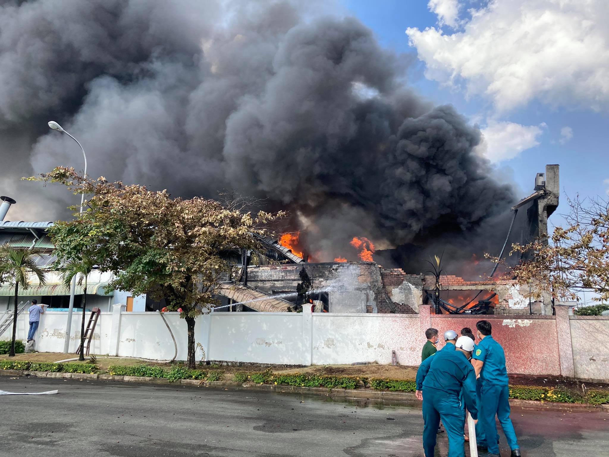 Đồng Nai: Cháy nổ lớn tại một công ty hóa chất ở KCN Long Bình