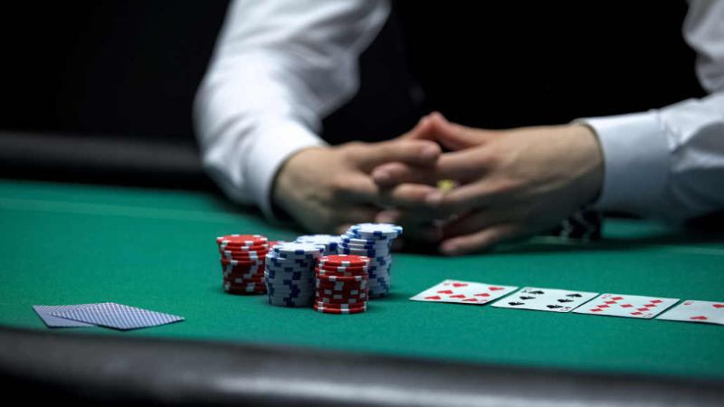Poker sàn ngắn là gì? Luật chơi và cách chơi bạn cần biết