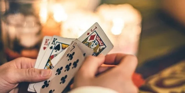 Poker thùng đôi là gì? Bạn có biết cách sử dụng nó không?