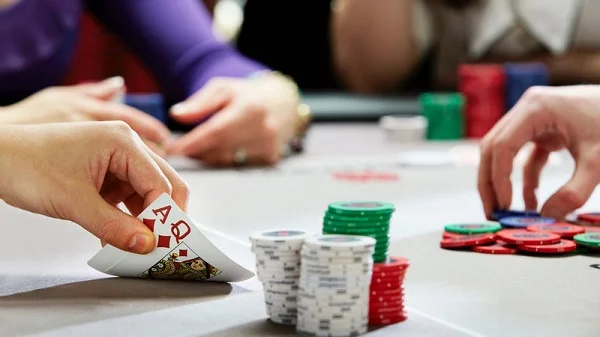 Poker thùng đôi là gì? Bạn có biết cách sử dụng nó không?