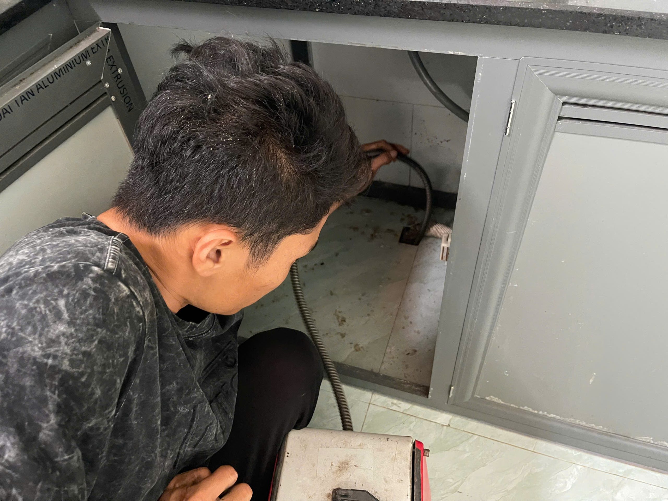Có nên tự hút hầm cầu tại nhà? Chuyên gia tư vấn
